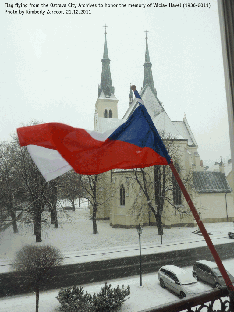Flag flying from the Ostrava City Archives to honor the memory of Václav Havel (1936-2011) Photo by Kimberly Zarecor, 21.12.2011